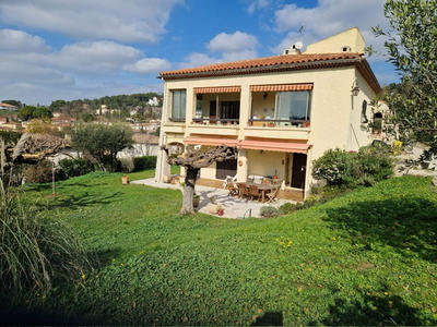 Maison - 290 m² - 9 pièces