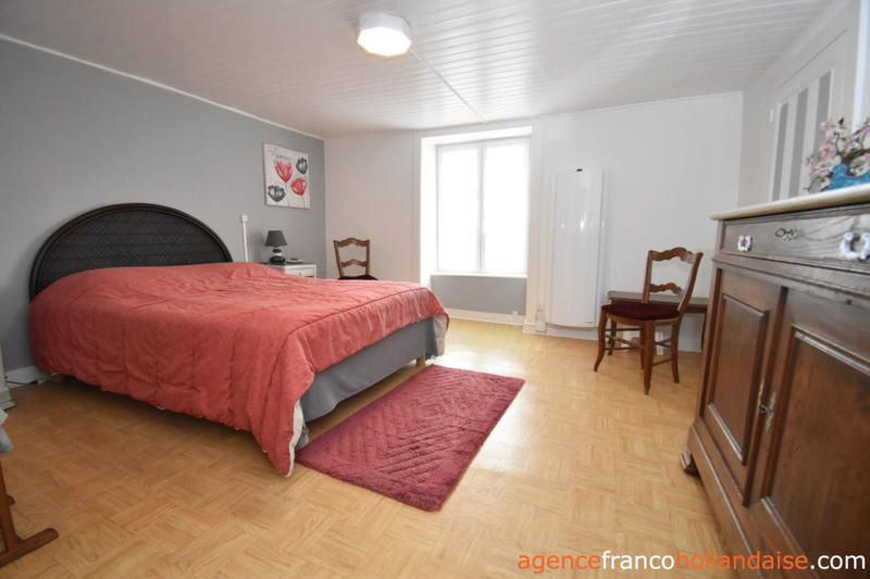 Maison jumelée - 145 m² - 6 pièces