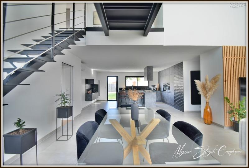 Propriété - 290 m² - 8 pièces