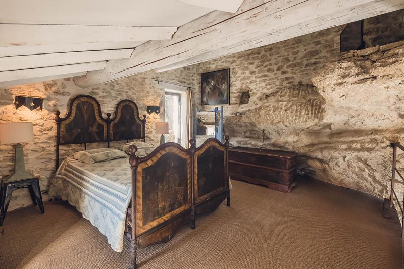 Maison en pierre - 215 m² - 7 pièces