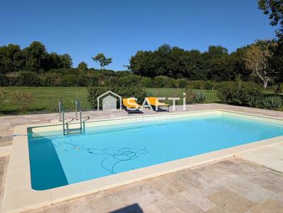 Maison - 338 m² - 11 pièces