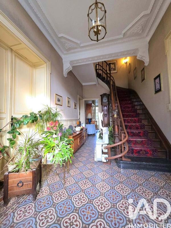 Maison - 292 m² - 12 pièces