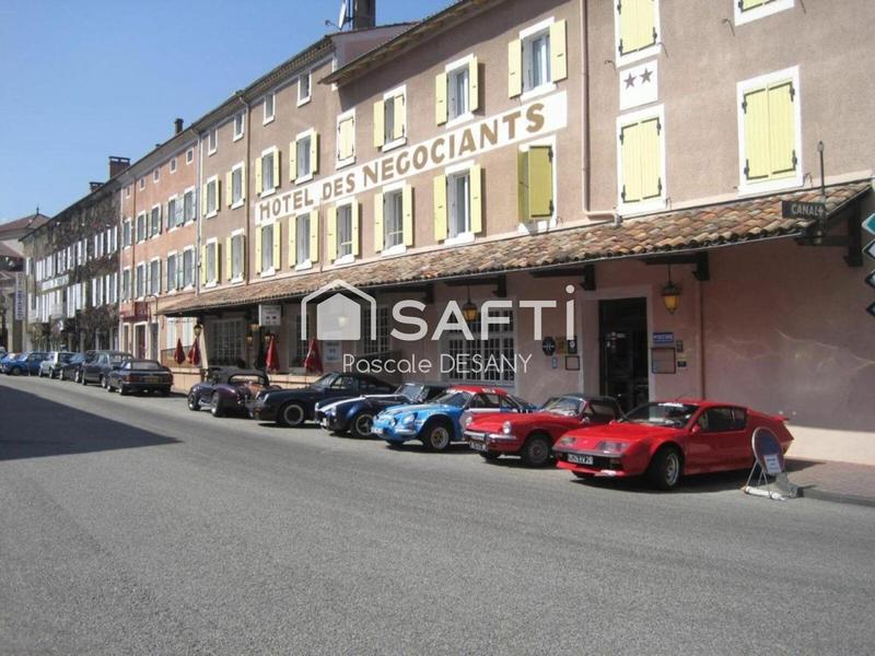 Local commercial - 1 600 m² - 35 pièces