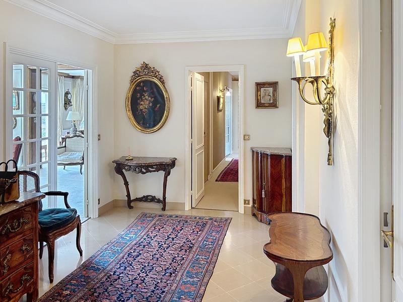 Appartement - 200 m² - 6 pièces