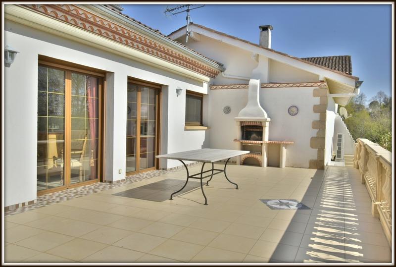 Propriété - 297 m² - 7 pièces