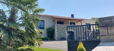 Maison - 220 m² - 6 pièces