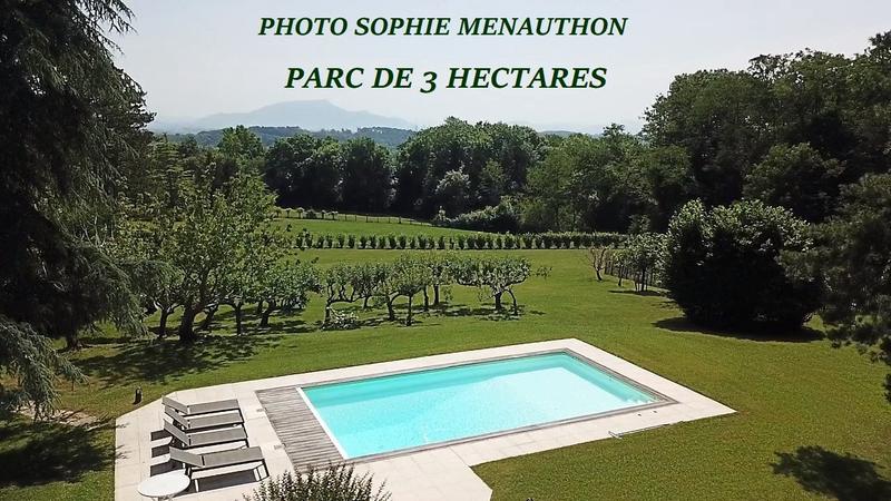 Maison - 450 m² - 12 pièces