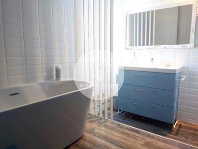 Maison - 200 m² - 8 pièces