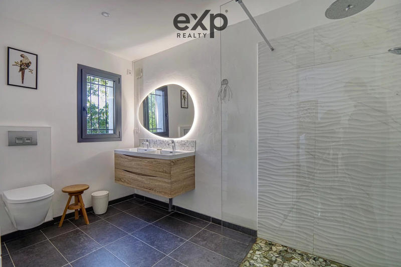 Maison - 203 m² - 6 pièces