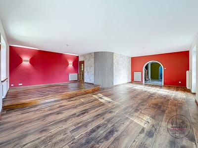 Maison - 285 m² - 8 pièces