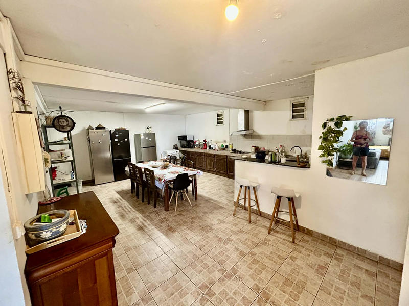 Maison - 260 m² - 8 pièces