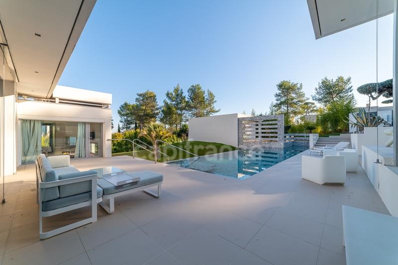 Maison - 400 m² - 11 pièces