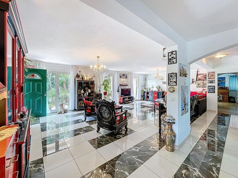 Villa - 196 m² - 6 pièces