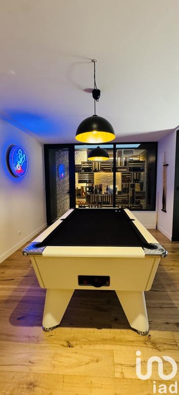 Maison - 240 m² - 8 pièces