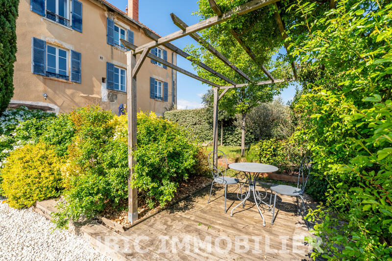 Maison - 302 m² - 10 pièces