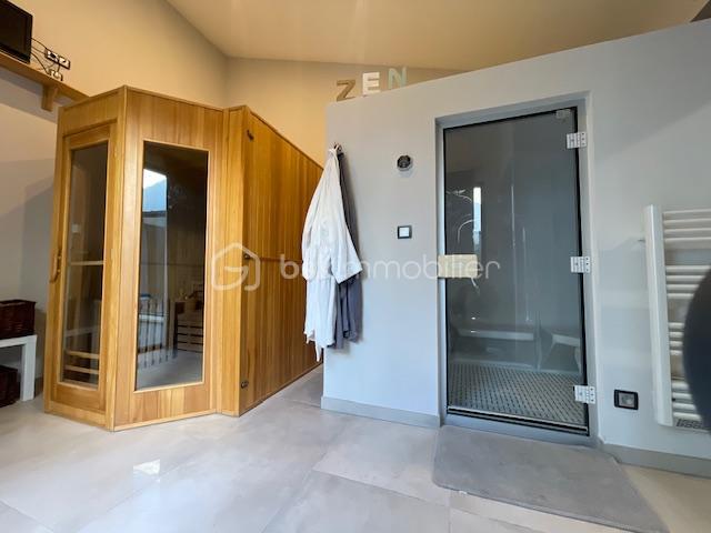 Maison - 257 m² - 9 pièces