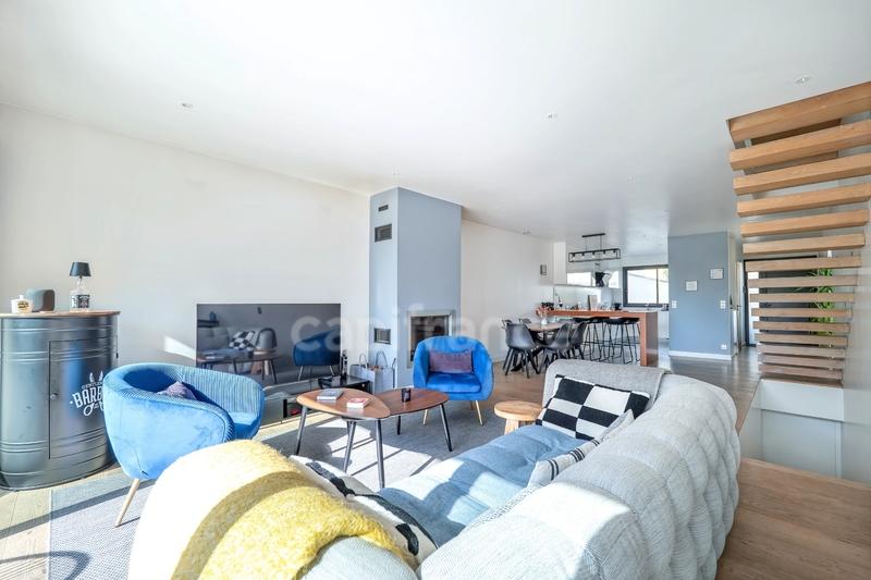 Maison - 215 m² - 6 pièces