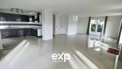 Maison - 331 m² - 7 pièces