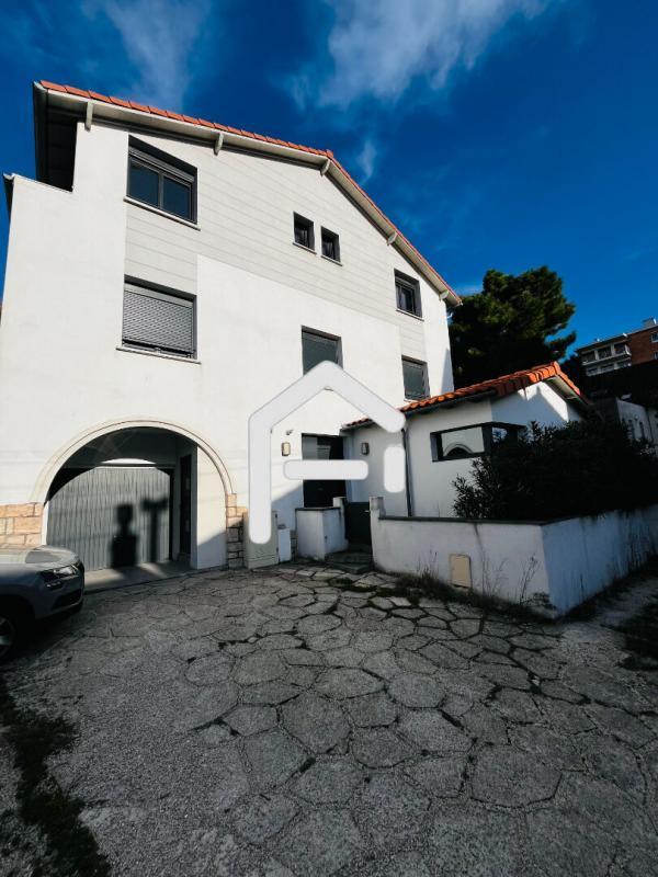 Appartement - 80 m² - 4 pièces