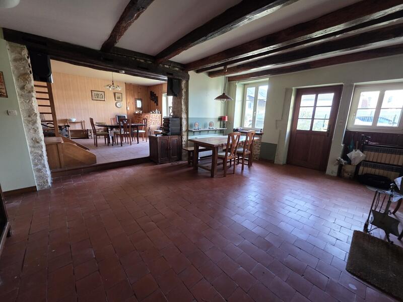 Maison traditionnelle - 174 m² - 8 pièces