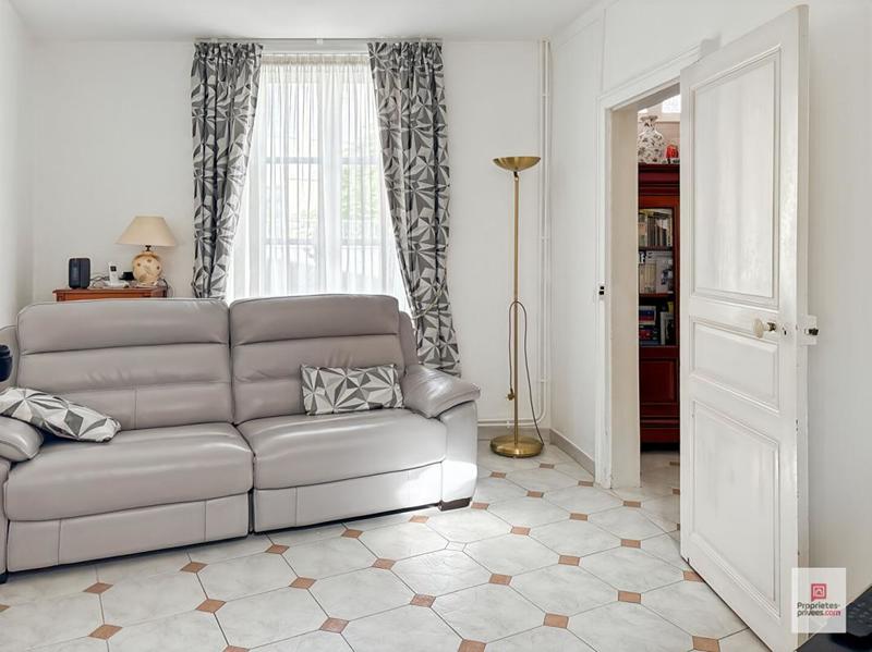 Maison - 244 m² - 10 pièces