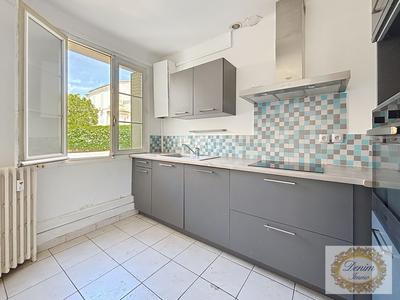 Appartement - 90 m² - 4 pièces