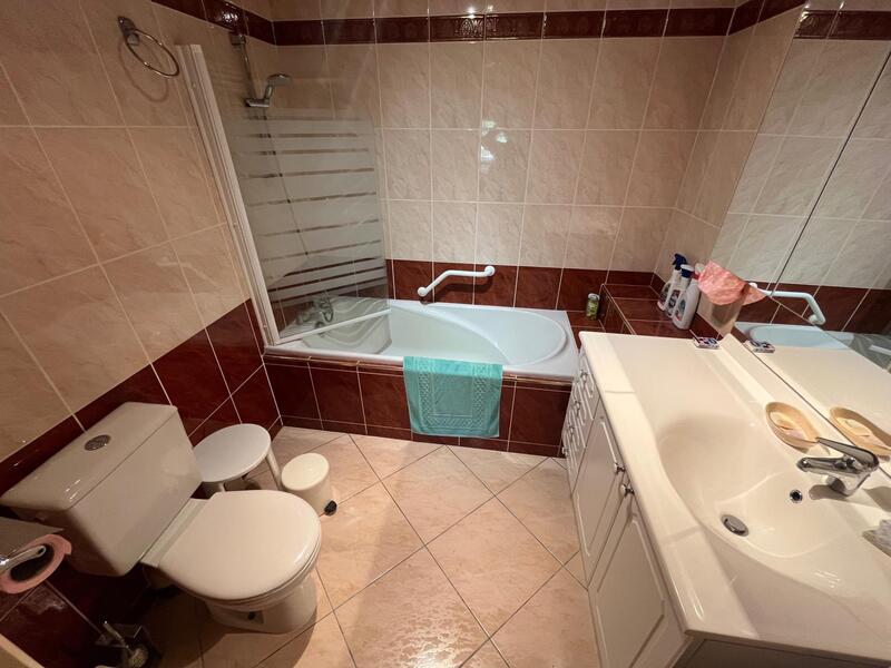 Maison - 248 m² - 10 pièces