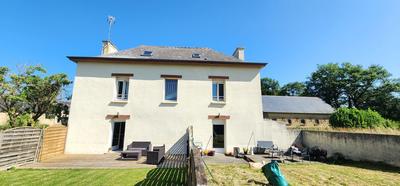 Maison - 98 m² - 8 pièces