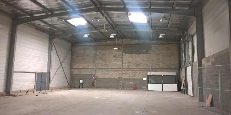 Local commercial - 1 500 m²