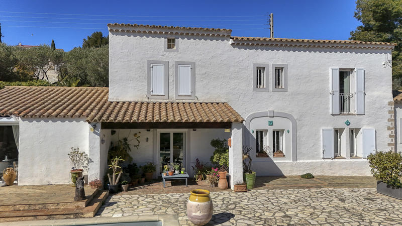 Propriété - 240 m² - 7 pièces