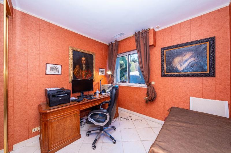 Villa - 270 m² - 6 pièces