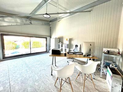 Local commercial - 125 m² - 3 pièces