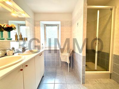 Maison - 212 m² - 7 pièces