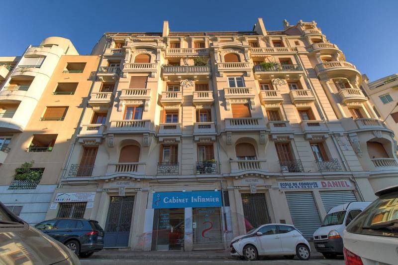 Appartement - 67 m² - 2 pièces