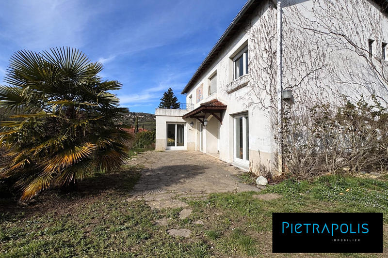 Maison - 235 m² - 7 pièces