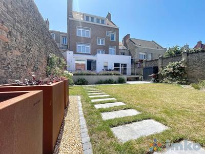 Maison - 410 m² - 9 pièces