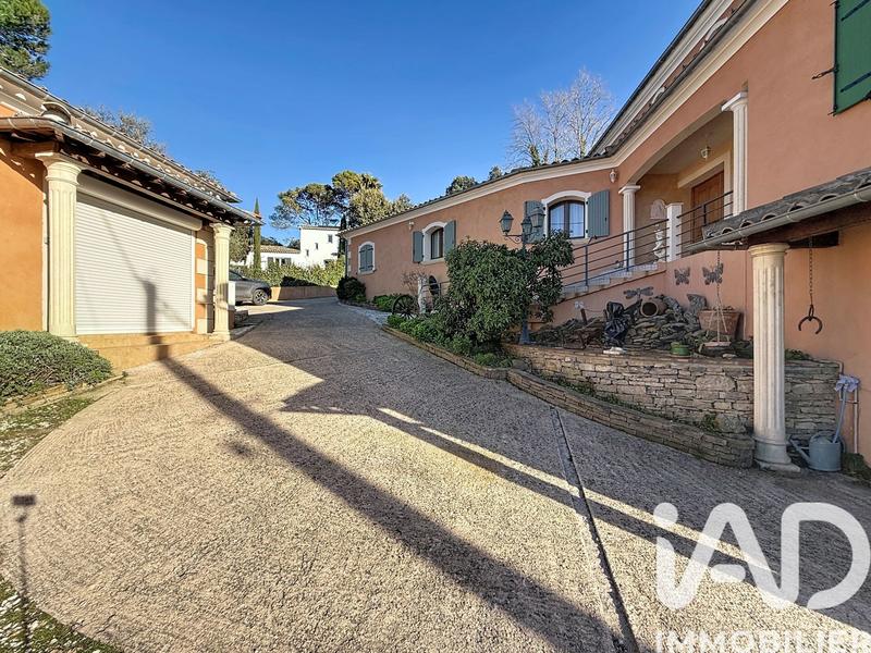 Maison - 267 m² - 8 pièces