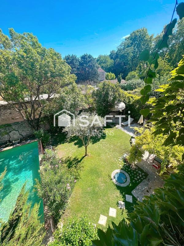 Maison - 300 m² - 10 pièces