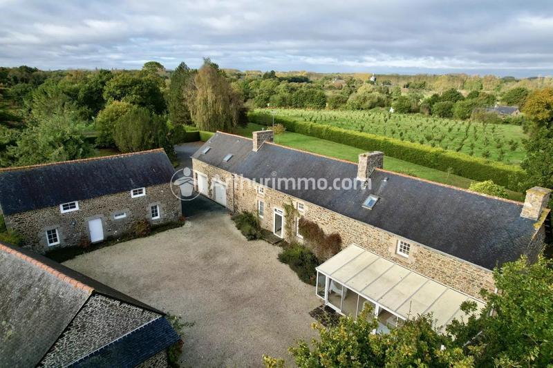 Maison - 341 m² - 13 pièces