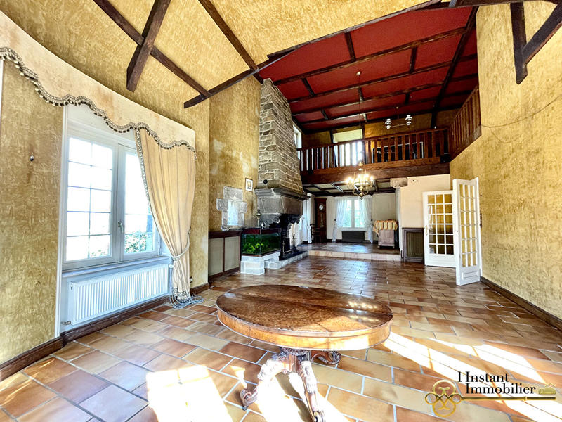 Maison - 206 m² - 8 pièces