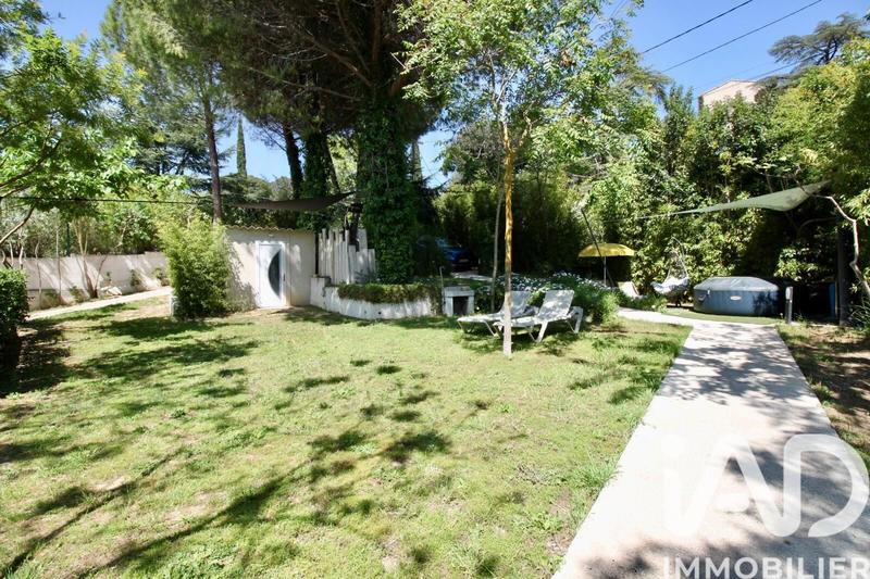 Maison - 235 m² - 7 pièces