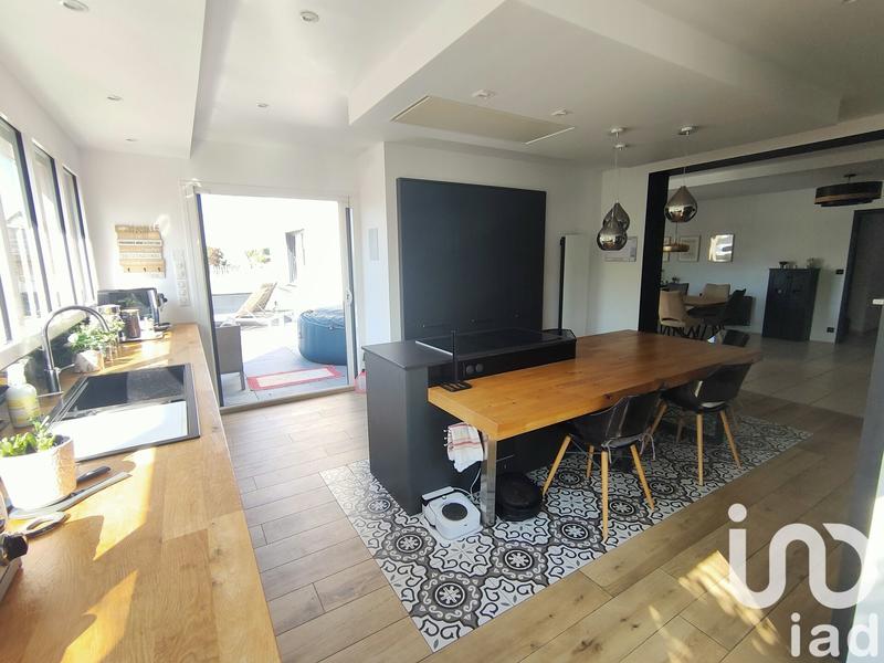 Maison - 206 m² - 7 pièces