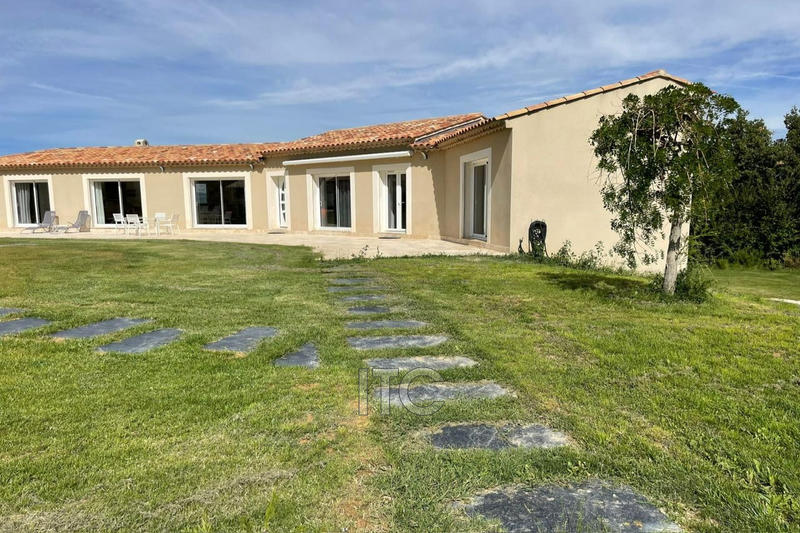 Villa - 220 m² - 5 pièces