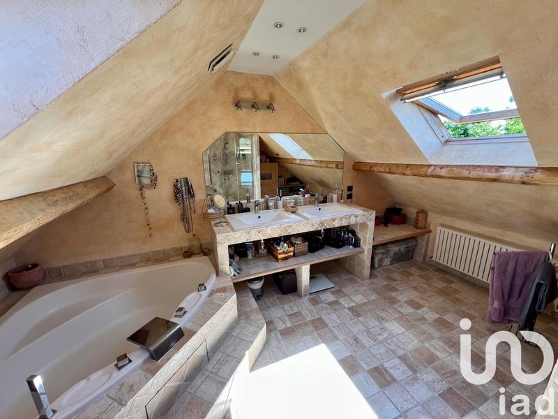 Maison - 203 m² - 8 pièces