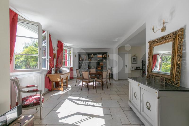 Maison - 183 m² - 7 pièces