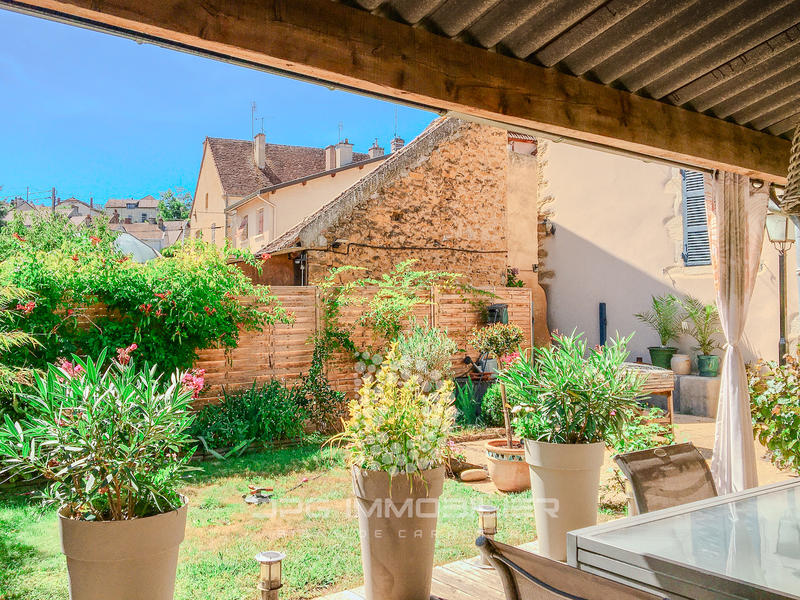 Maison - 242 m² - 12 pièces