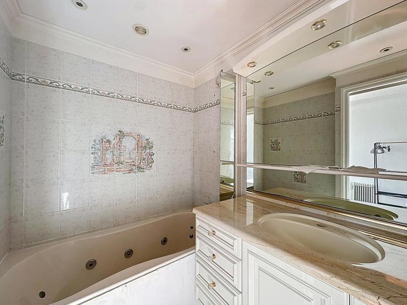 Mas - 350 m² - 6 pièces