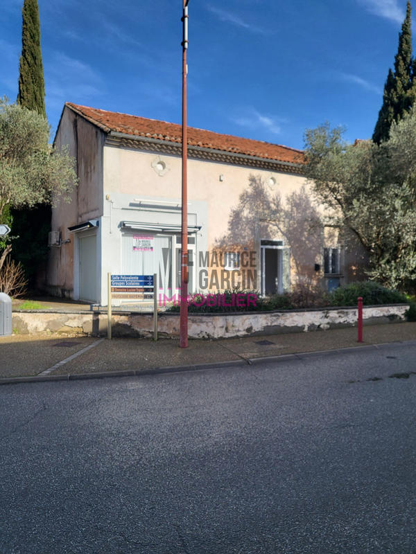 Local commercial - 130 m² - 7 pièces