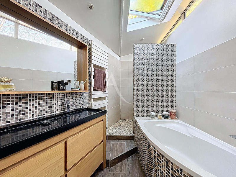 Maison - 144 m² - 6 pièces