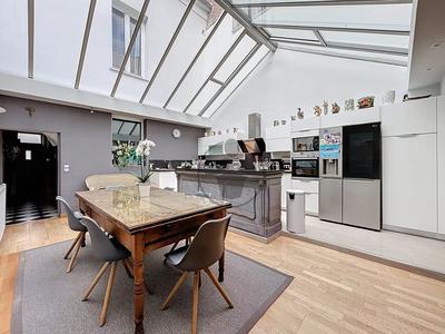 Maison - 213 m² - 7 pièces